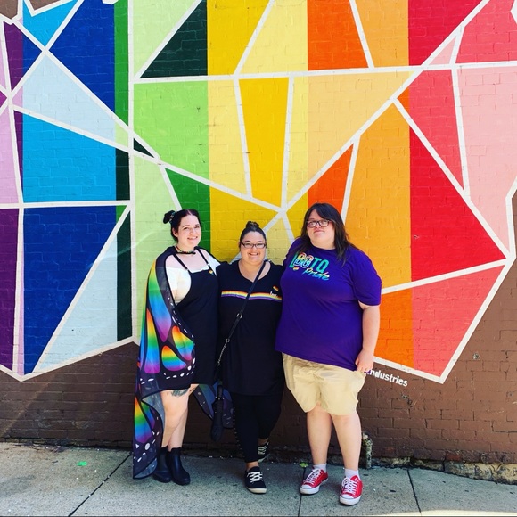 Meet your Posher, Lisa - Picture 2 of 4